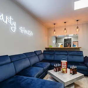 partyhouse-poznan.poznan-hotels.com/
